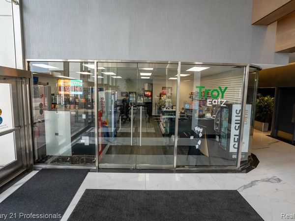 888 W Big Beaver - Troy Eatz Road , Troy, MI 48084