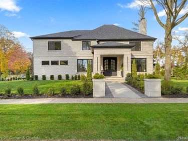 2211 Golfview Drive, Dearborn, MI 48128