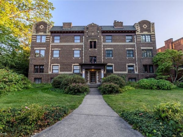 2472 Overlook Road, Cleveland Heights, OH 44106