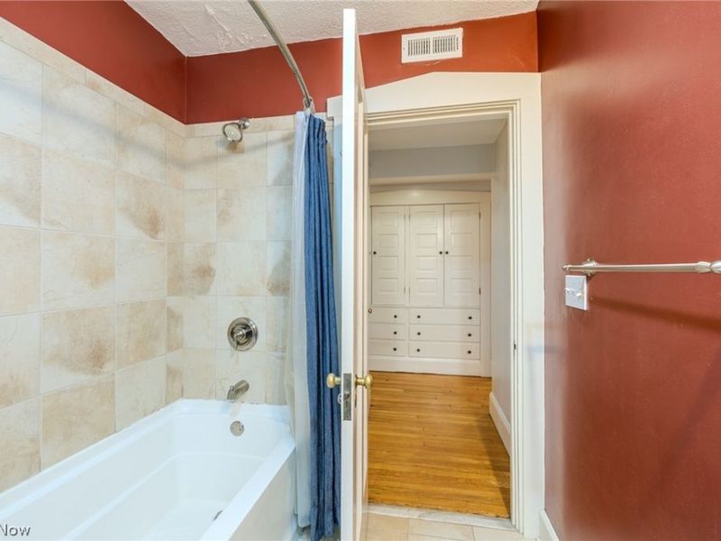 2472 Overlook Road, Cleveland Heights, OH 44106 Photo 14