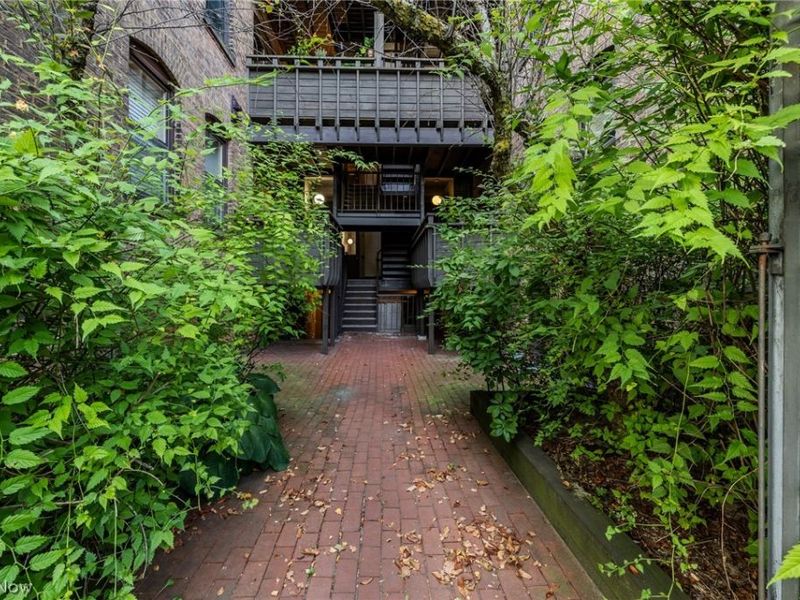 2472 Overlook Road, Cleveland Heights, OH 44106 Photo 3