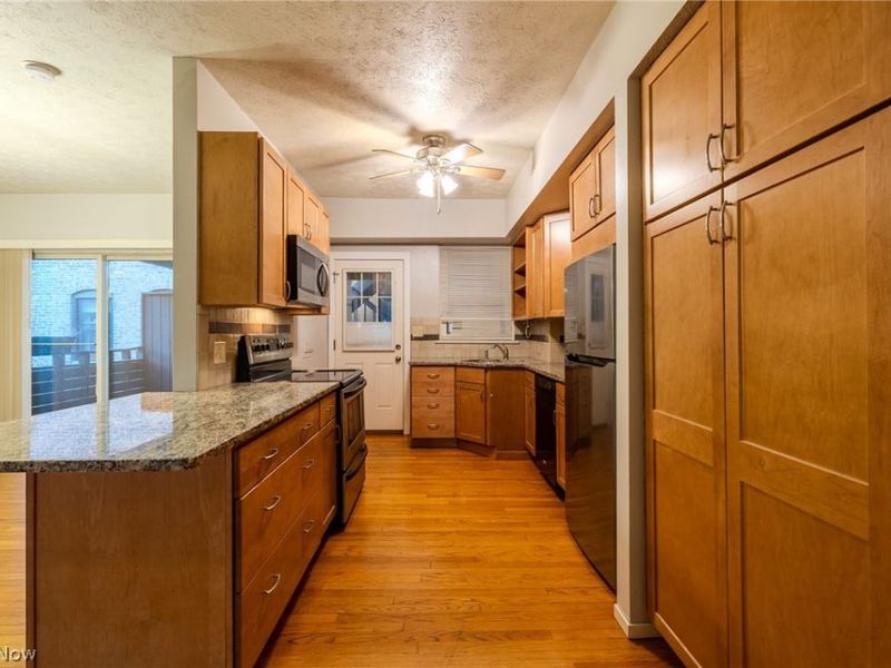 2472 Overlook Road, Cleveland Heights, OH 44106 Photo 5