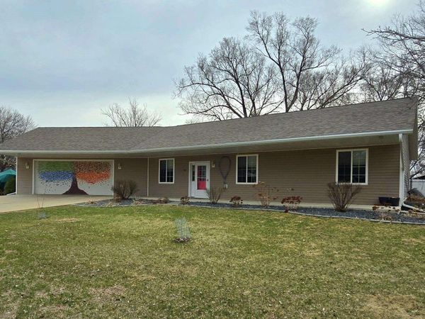 402 S PEARL ST, Elk Point, SD 57025