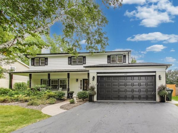 833 Fairlawn Avenue, Libertyville, IL 60048