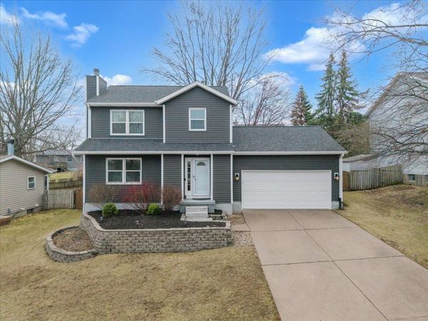 729 W 59th Street , Davenport, IA 52806