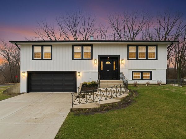 2S245 Mayfield Lane , Glen Ellyn, IL 60137