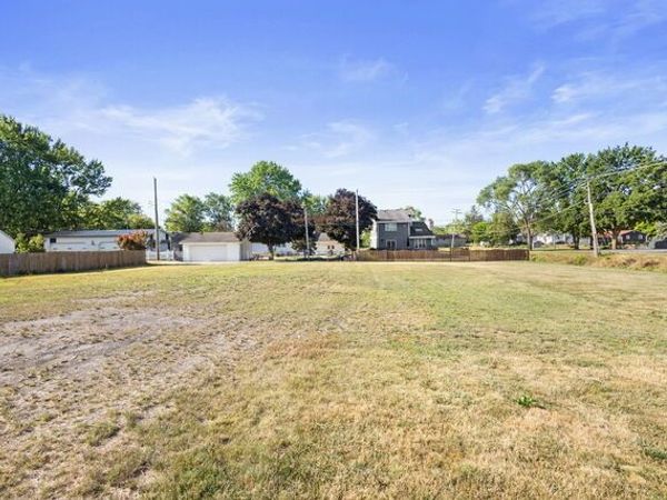 652 Penfield Street , Beecher, IL 60401