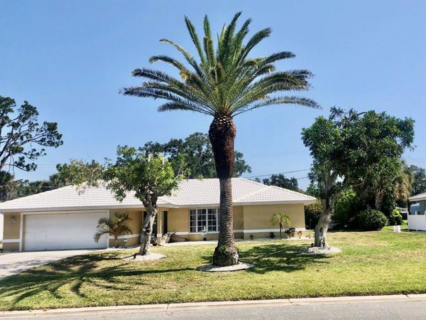 201 CHARDIN DRIVE , NOKOMIS, FL 34275