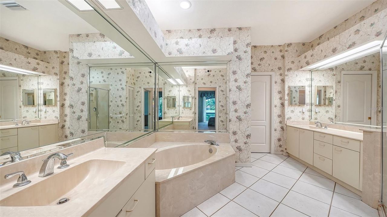 3864 Chatsworth Greene Court, Unit 10, Sarasota, FL 34235 Photo