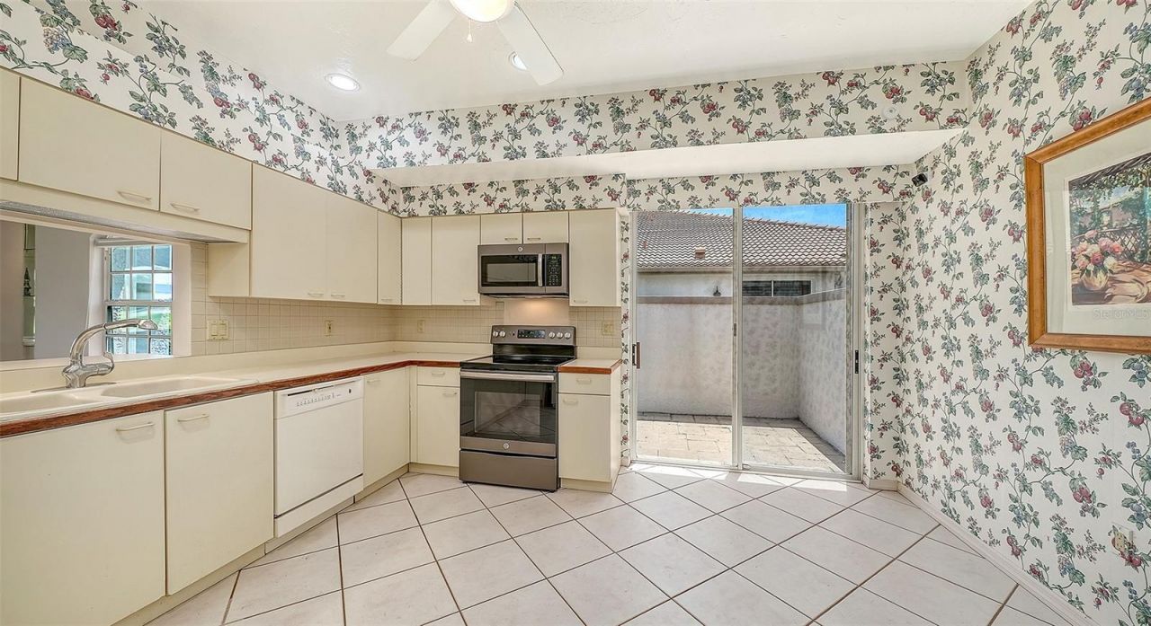 3864 Chatsworth Greene Court, Unit 10, Sarasota, FL 34235 Photo