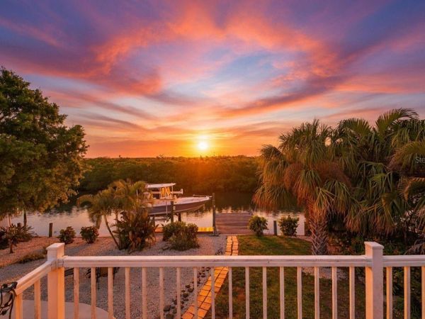 4626 BAY CREST DRIVE , TAMPA, FL 33615