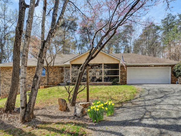 90 Middlecreek CT, Moneta, VA 24121