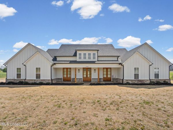 13889 E Fairview Road, Byhalia, MS 38611