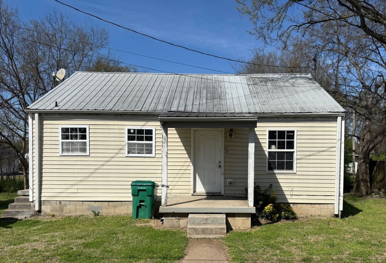 207 W Lester Ave, Lebanon, TN 37087 Main Photo
