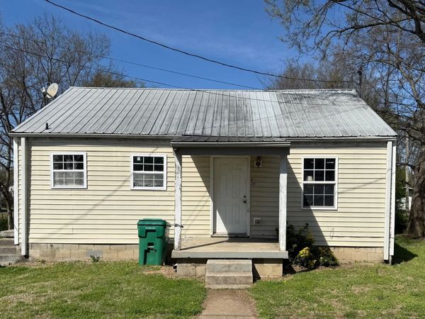 207 W Lester Ave, Lebanon, TN 37087