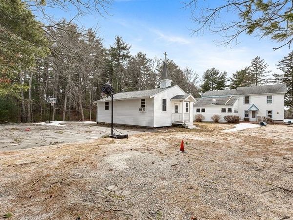 40 Wareham St, Carver, MA 02330