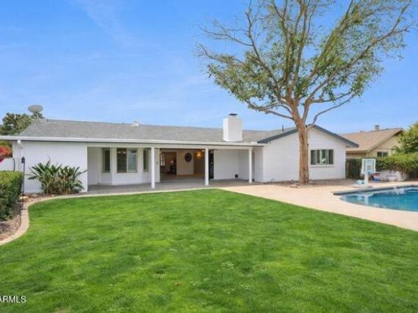 2064 E KENWOOD Circle, Mesa, AZ 85213