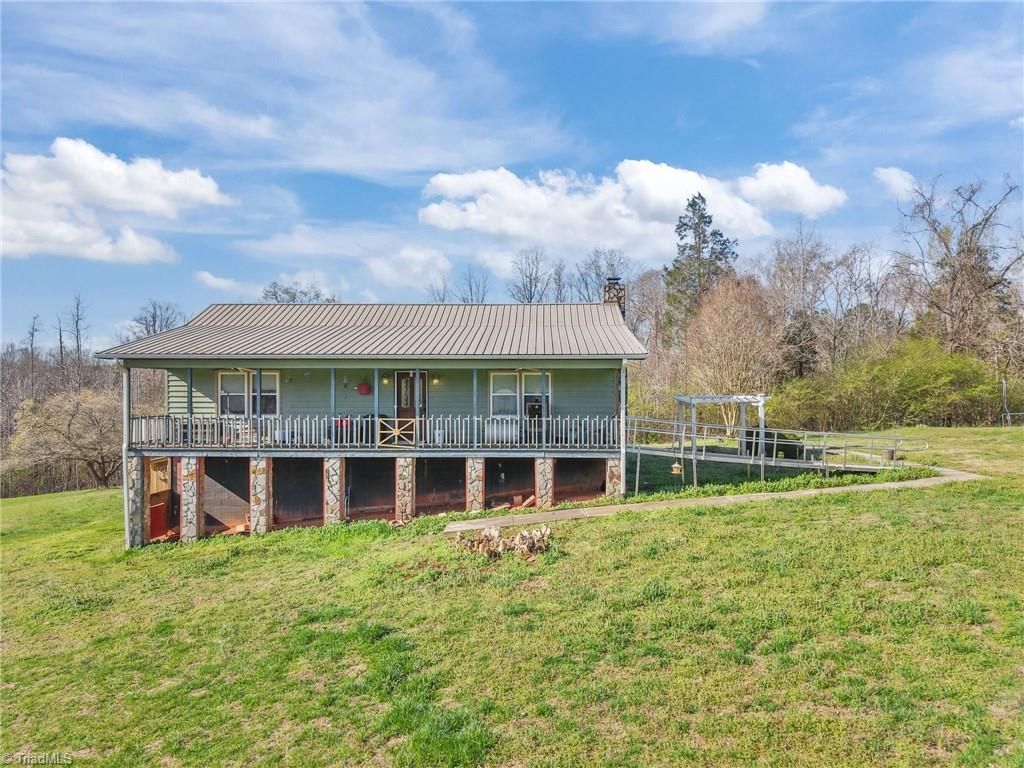 487 King Road, Seagrove, NC 27341 Main Photo