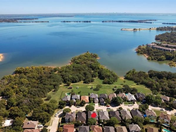 904 Lake Bluff Drive, Lake Dallas, TX 75065