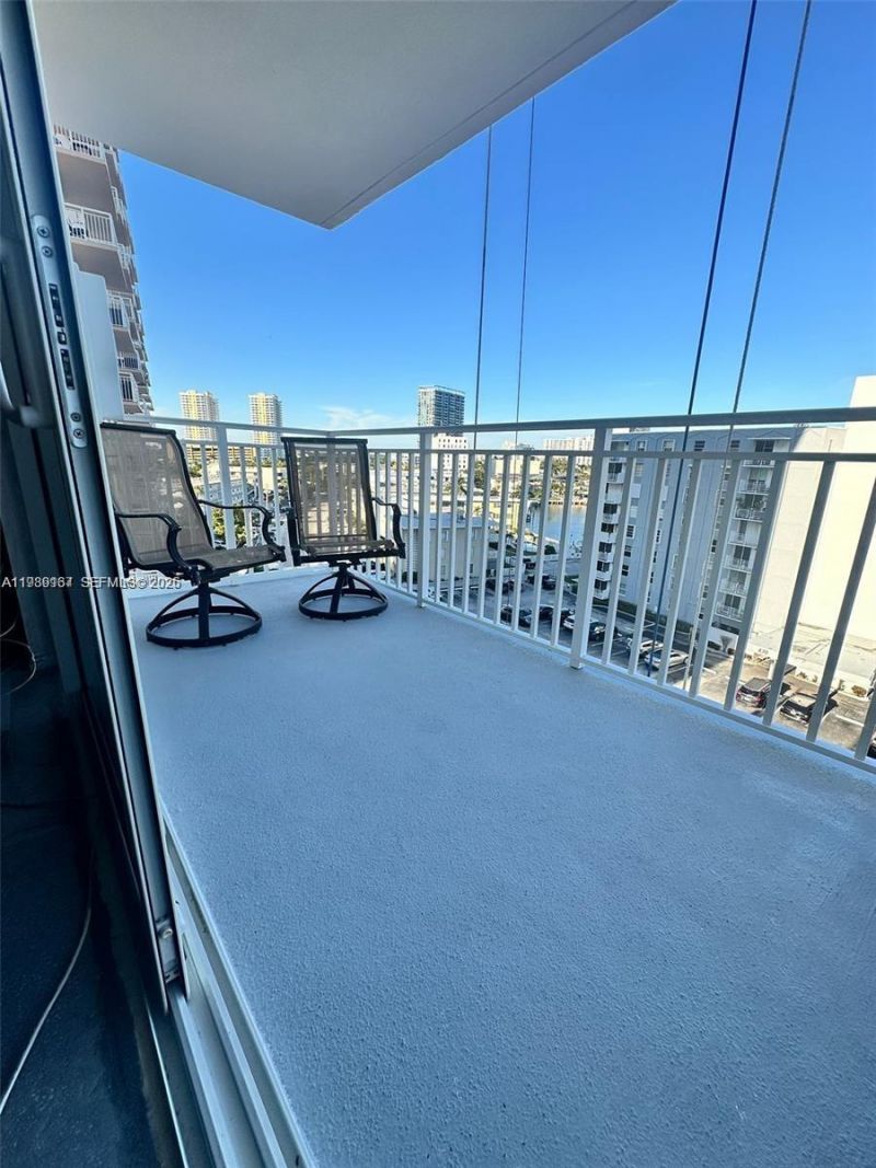 427 Golden Isles Dr, Unit 7E, Hallandale Beach, FL 33009 Photo