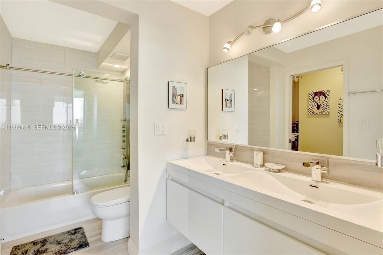 7135 Collins Ave, Unit 1105, Miami Beach, FL 33141 Photo