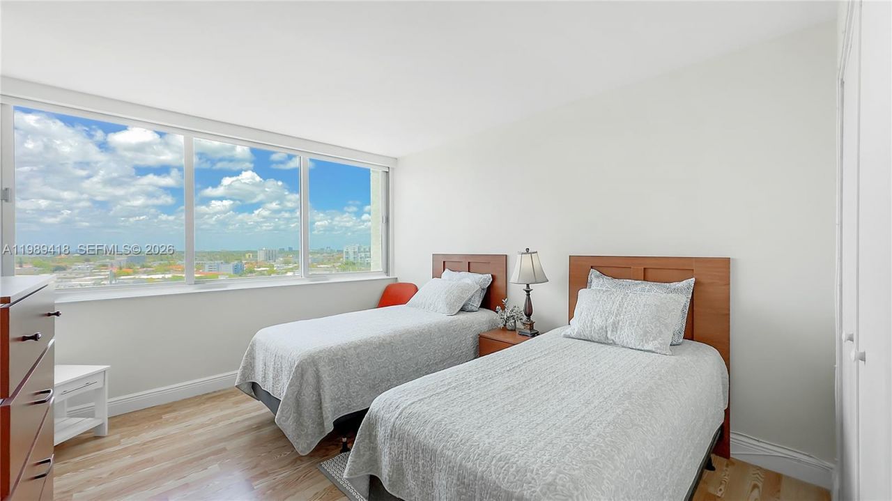 7135 Collins Ave, Unit 1105, Miami Beach, FL 33141 Photo