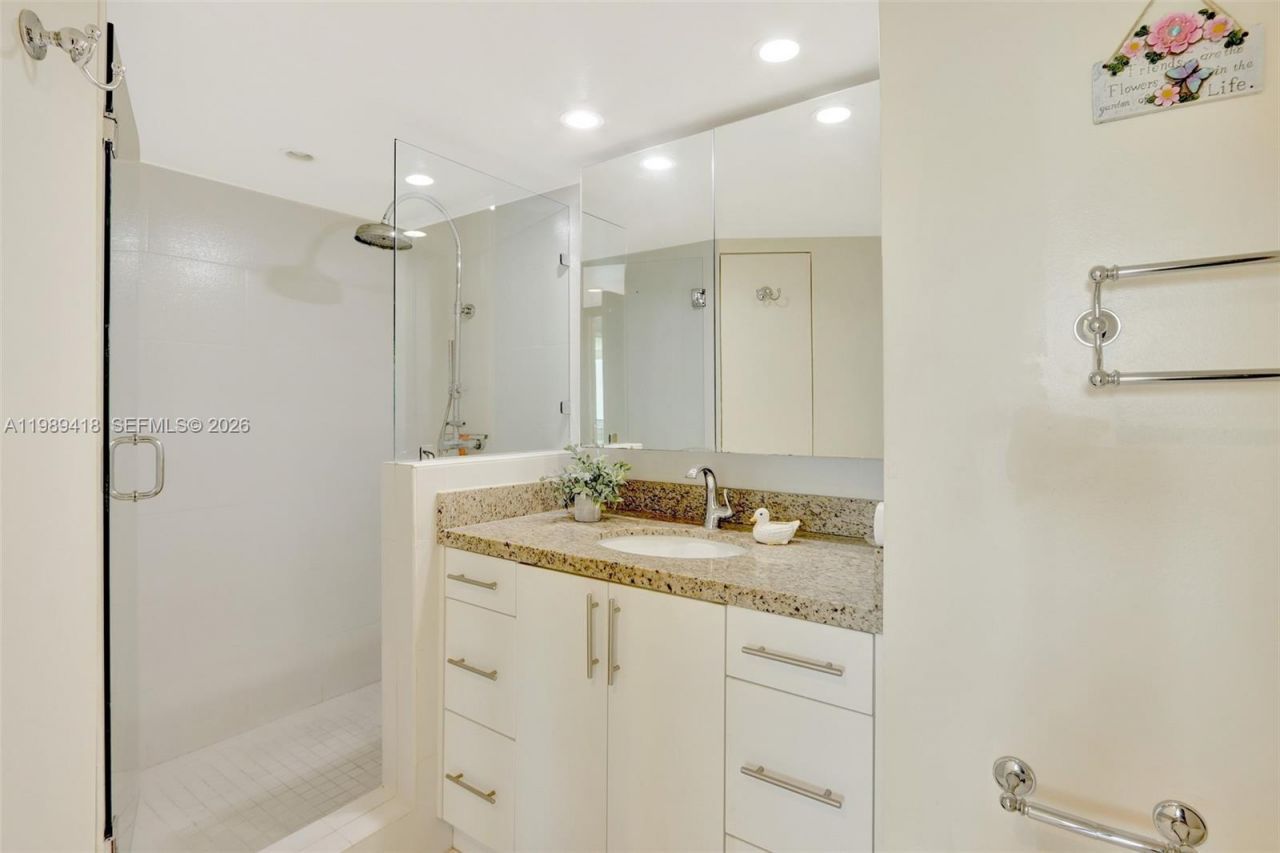 7135 Collins Ave, Unit 1105, Miami Beach, FL 33141 Photo