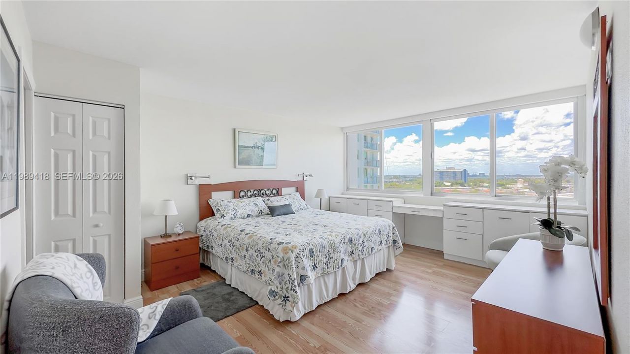 7135 Collins Ave, Unit 1105, Miami Beach, FL 33141 Photo