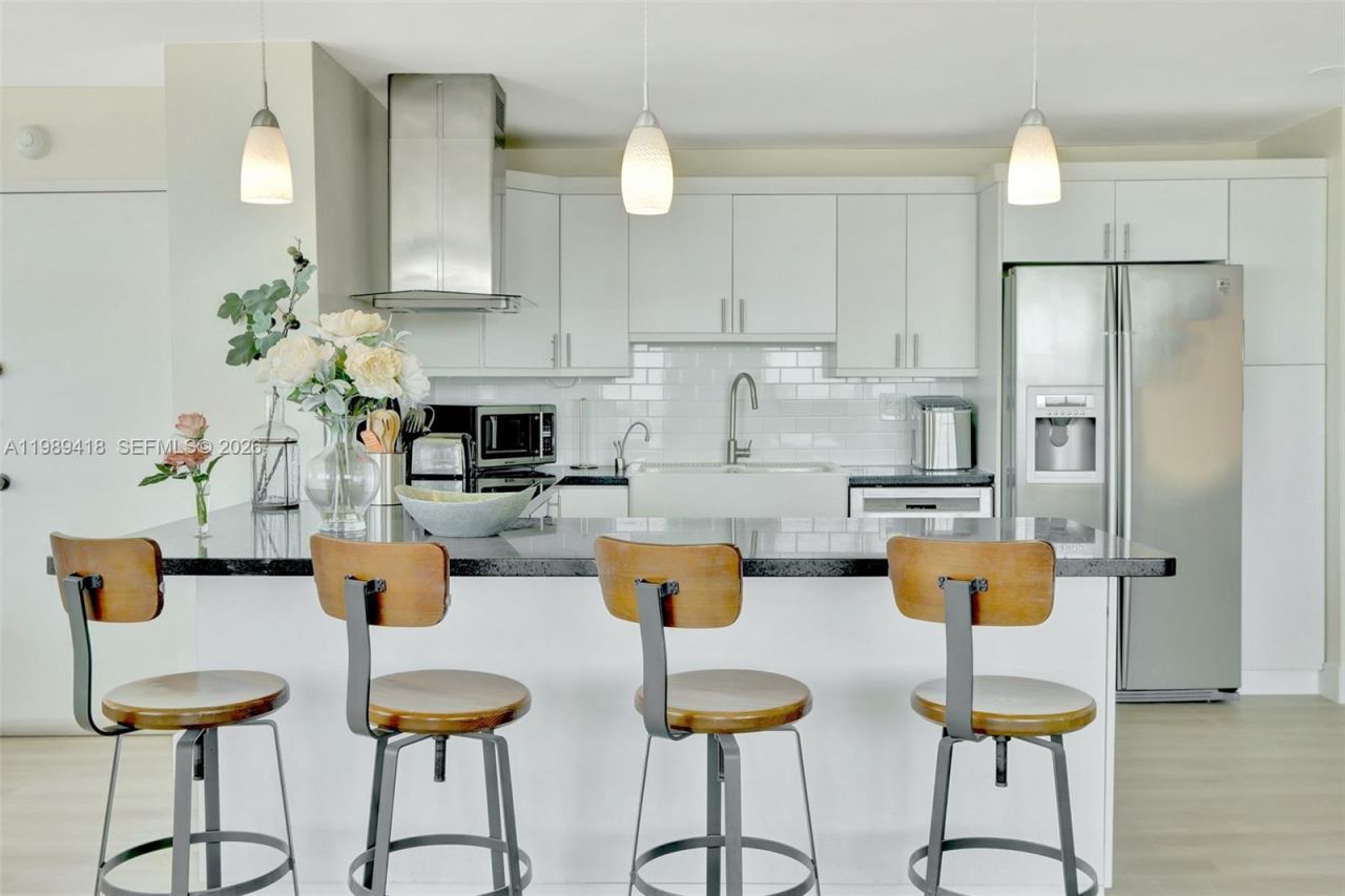 7135 Collins Ave, Unit 1105, Miami Beach, FL 33141 Photo