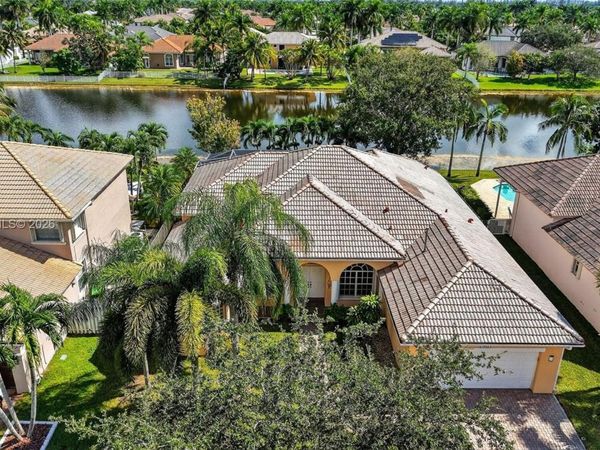 1845 NW 139th Ter, Pembroke Pines, FL 33028
