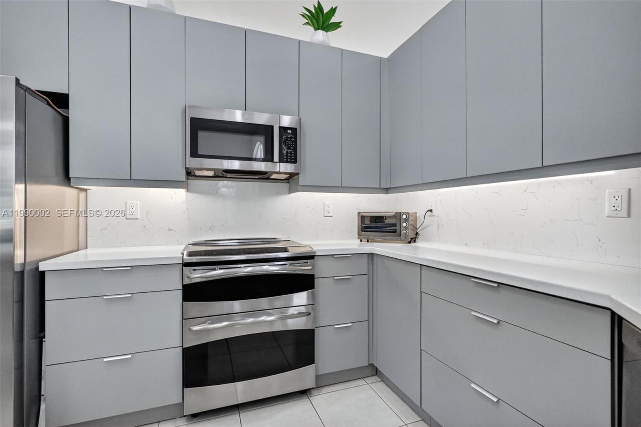 1845 NW 139th Ter, Pembroke Pines, FL 33028 Photo