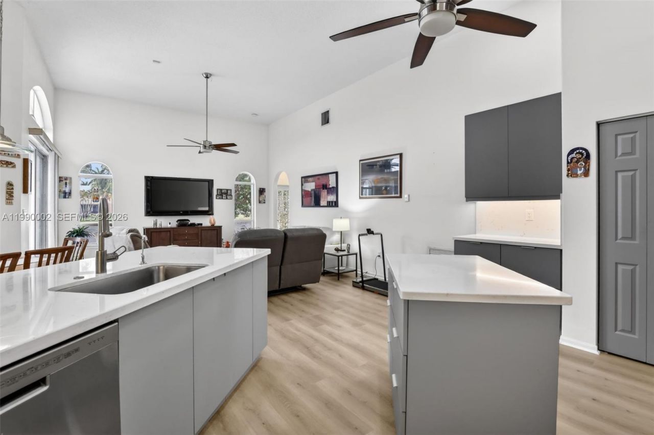 1845 NW 139th Ter, Pembroke Pines, FL 33028 Photo