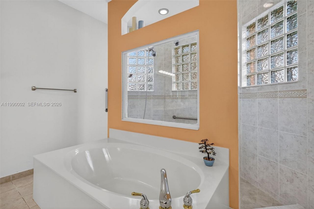 1845 NW 139th Ter, Pembroke Pines, FL 33028 Photo