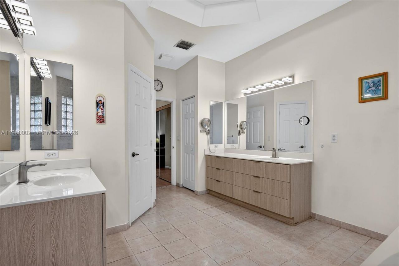 1845 NW 139th Ter, Pembroke Pines, FL 33028 Photo