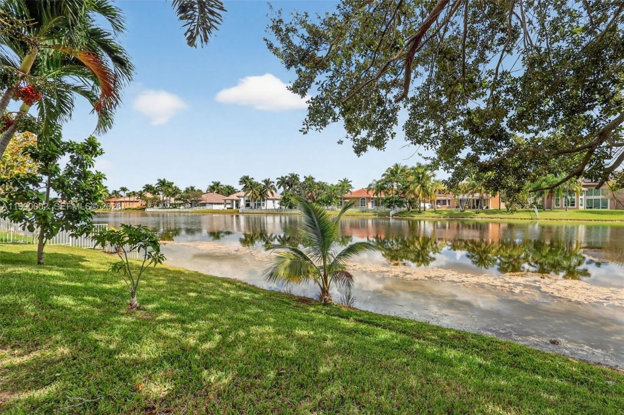 1845 NW 139th Ter, Pembroke Pines, FL 33028 Photo