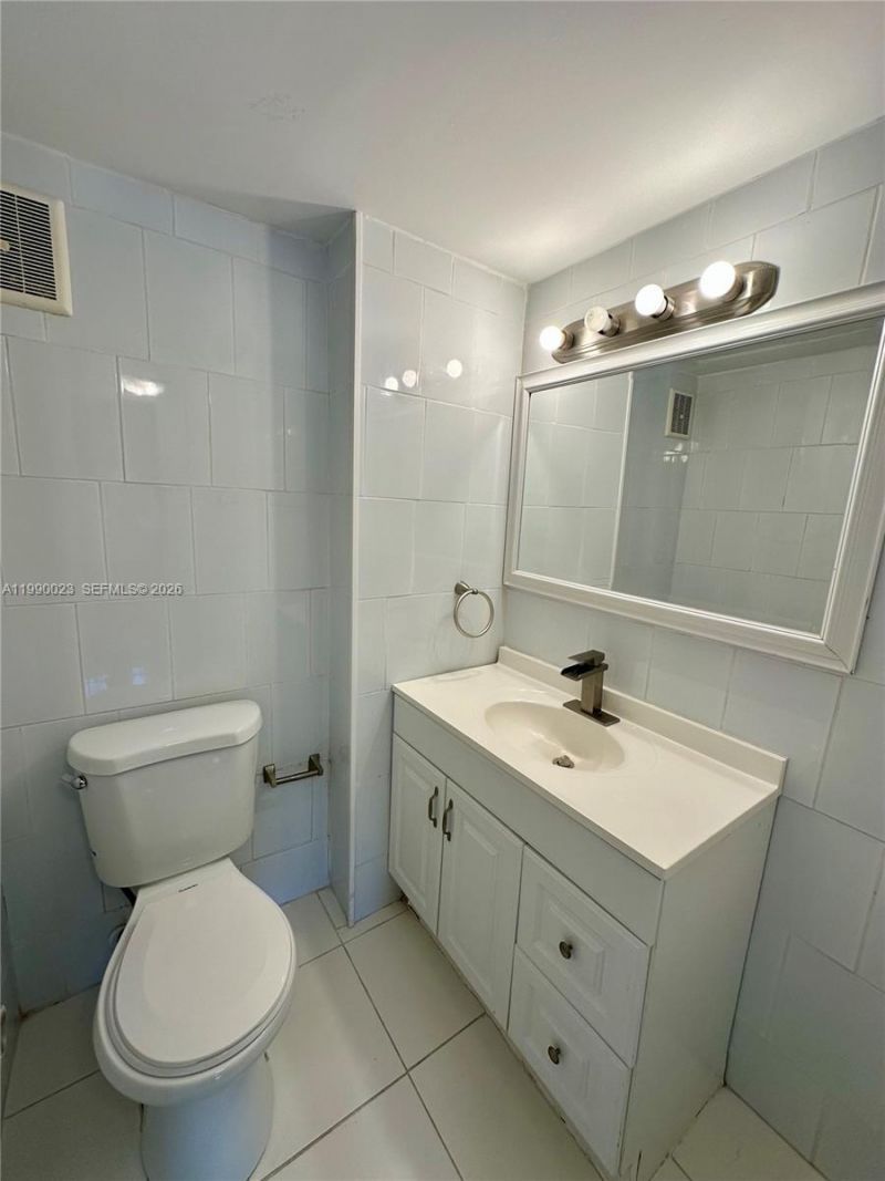 250 180th Dr , Unit 254, Sunny Isles Beach, FL 33160 Photo