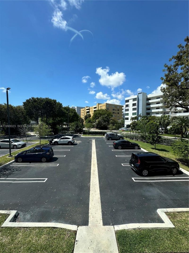 250 180th Dr , Unit 254, Sunny Isles Beach, FL 33160 Photo