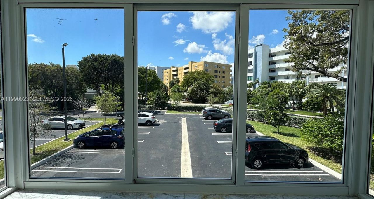 250 180th Dr , Unit 254, Sunny Isles Beach, FL 33160 Photo