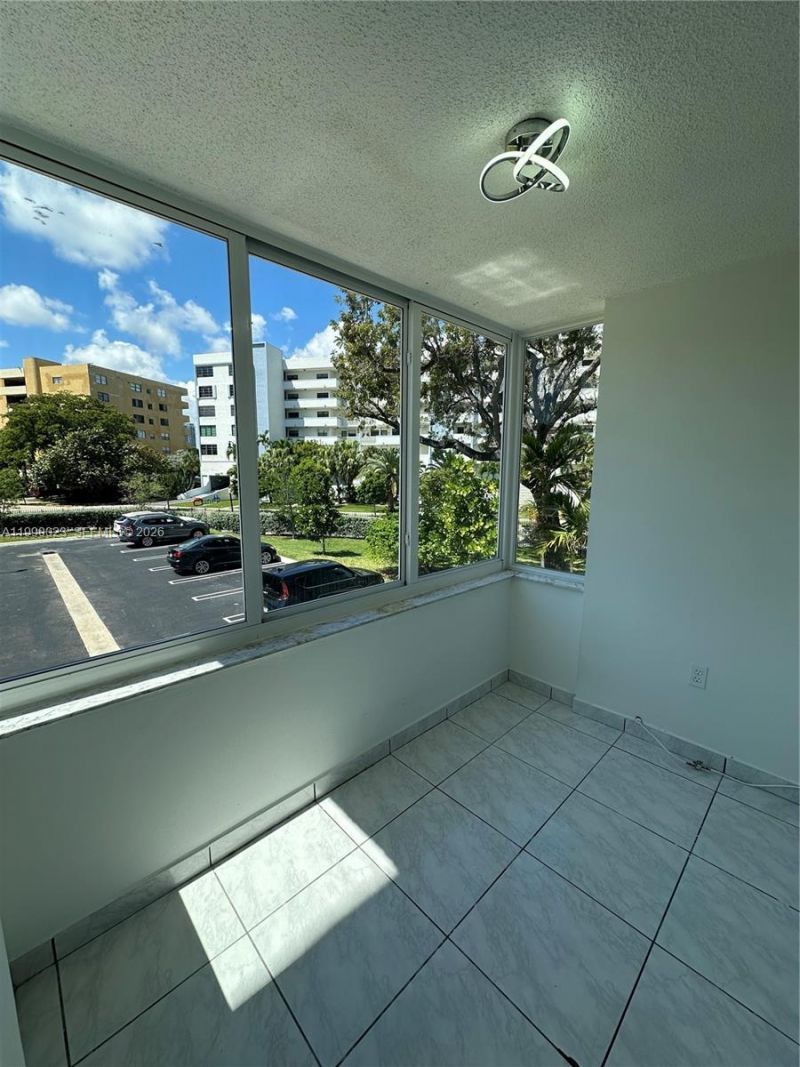 250 180th Dr , Unit 254, Sunny Isles Beach, FL 33160 Photo