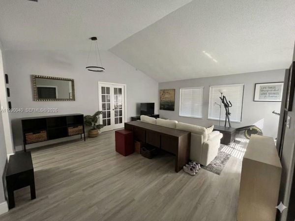 3931 SW 84th Ter , Davie, FL 33328