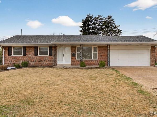 9999 Casa Rosa Drive, Affton, MO 63123