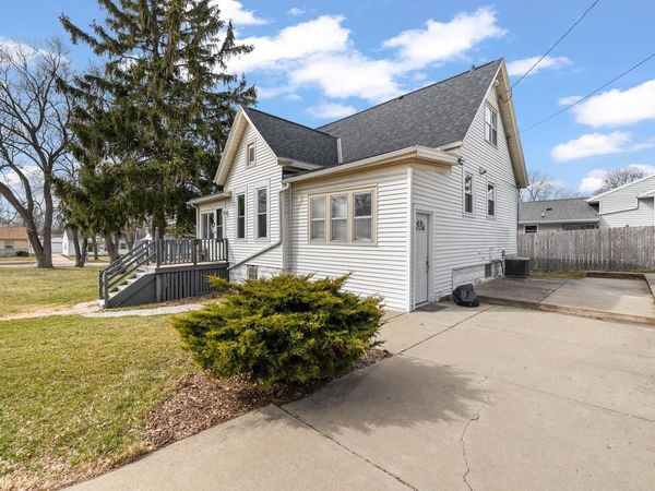 224 W Martin LANE, Milwaukee, WI 53207