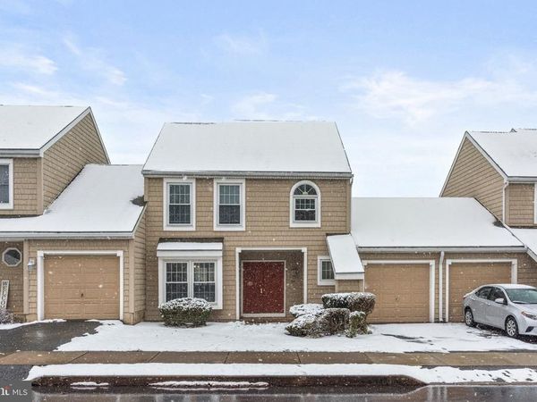 207 CRESCENT DRIVE, HERSHEY, PA 17033