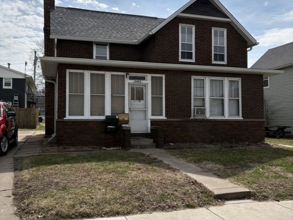 2428 5th Avenue, Moline, IL 61265