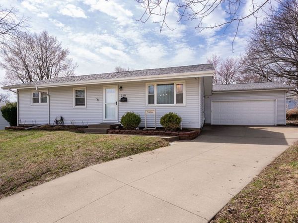 2814 Hillside Court , Bettendorf, IA 52722