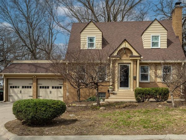 5905 Walnut Hill Drive , Des Moines, IA 50312