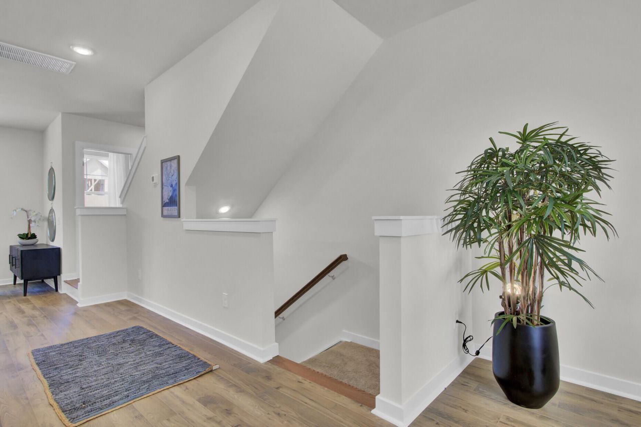 469 Caledon Court Photo 11