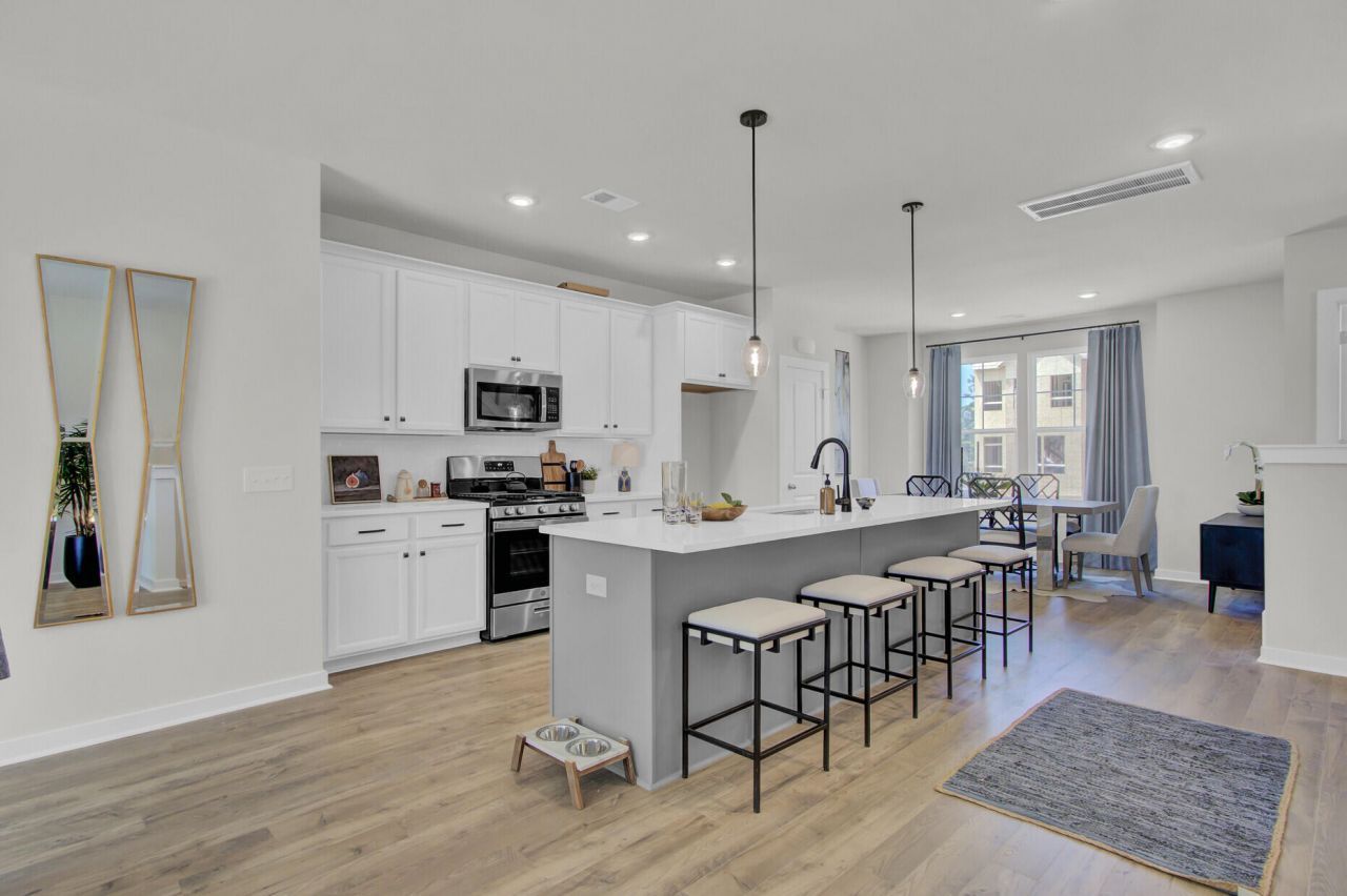 469 Caledon Court Photo 12