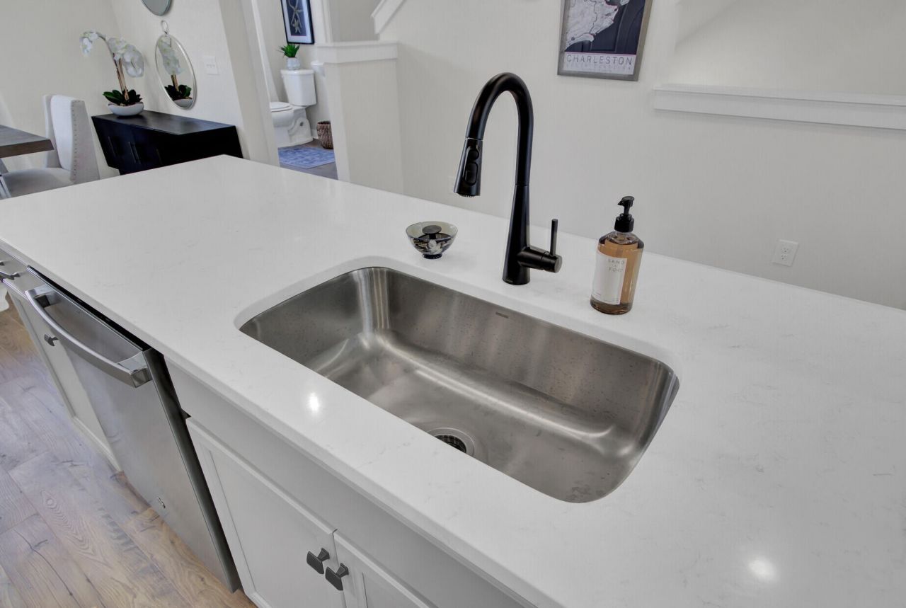 469 Caledon Court Photo 15