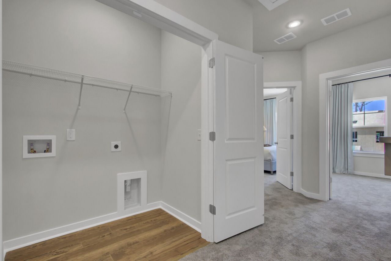 469 Caledon Court Photo 26